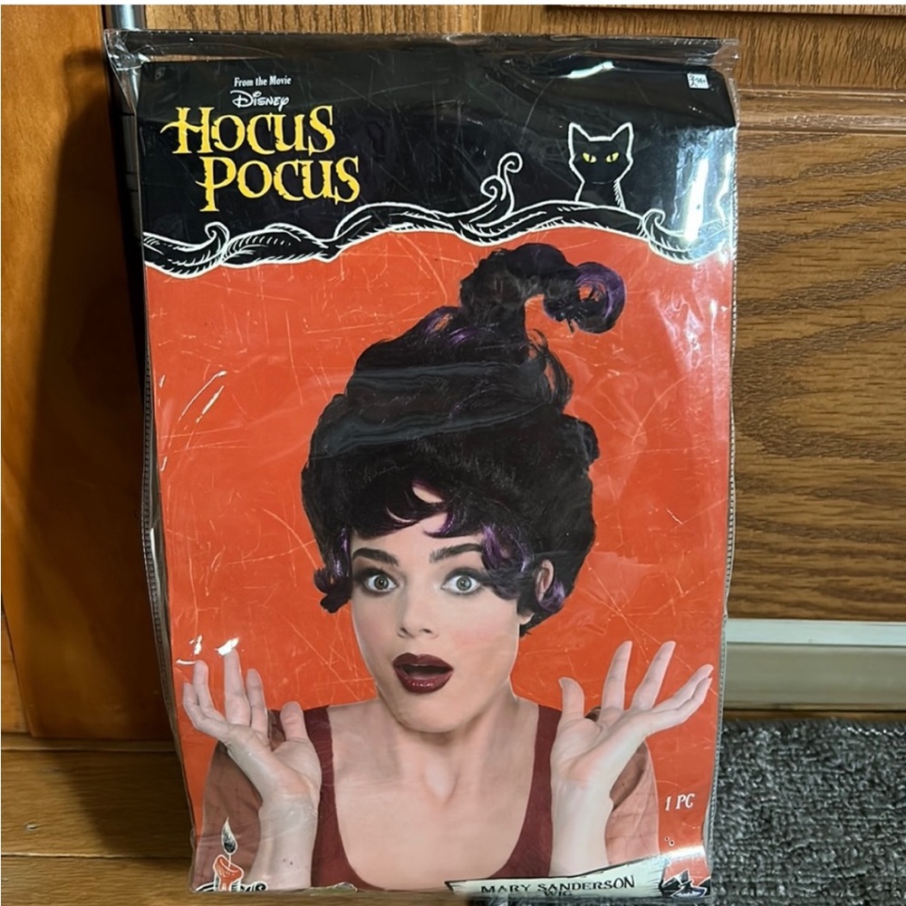 NWT Disney Hocus Pocus Mary Sanderson Adult Wig Halloween Costume